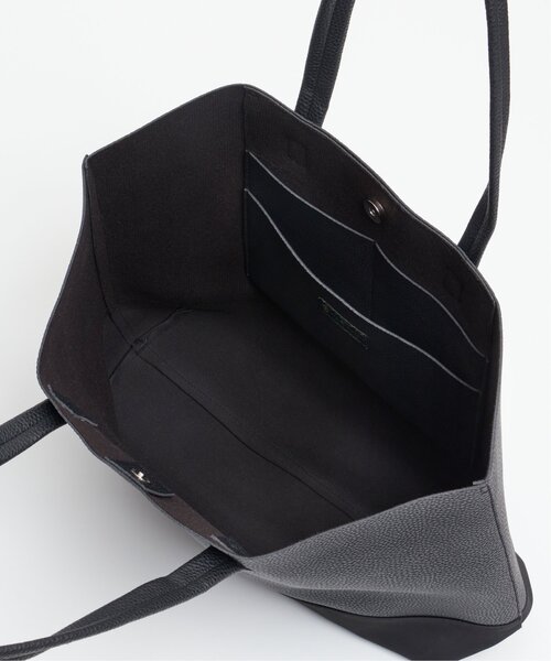 ikka（イッカ）の「【雑誌MonoMax4月号掲載】バイカラーシュリンクトートバッグ（トートバッグ・メンズ・ブラック/ネイビー/クリアグリーン/ダークブラウン/ベージュ・FREE）」の19枚目の写真