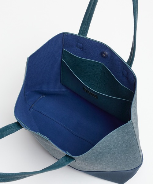 ikka（イッカ）の「【雑誌MonoMax4月号掲載】バイカラーシュリンクトートバッグ（トートバッグ・メンズ・ブラック/ネイビー/クリアグリーン/ダークブラウン/ベージュ・FREE）」の6枚目の写真