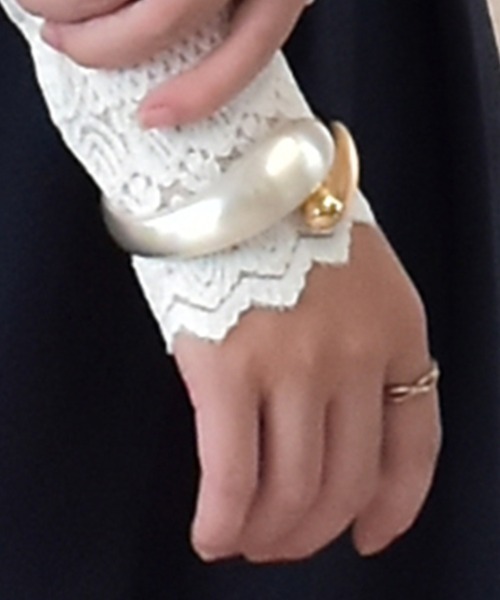 Coo+i（クーイ）の「デザインバングル（バングル/リストバンド・レディース・シルバー×ゴールド・FREE）」の5枚目の写真