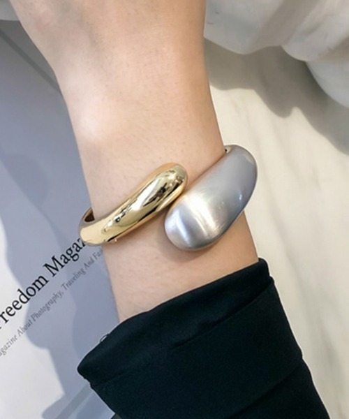 Coo+i（クーイ）の「デザインバングル（バングル/リストバンド・レディース・シルバー×ゴールド・FREE）」の11枚目の写真