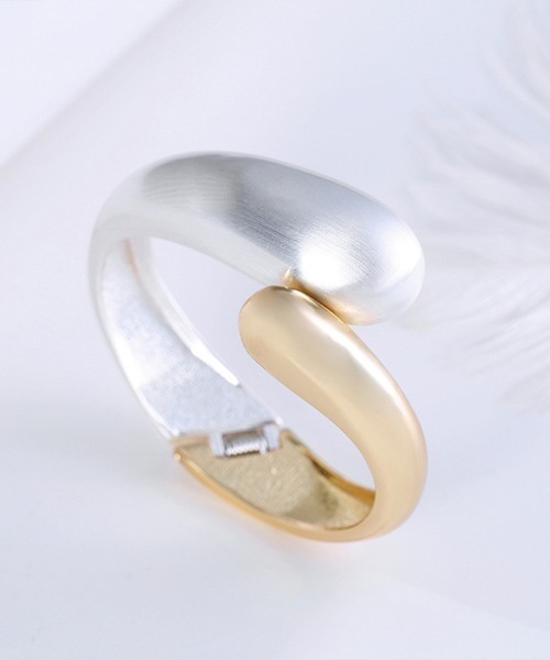 Coo+i（クーイ）の「デザインバングル（バングル/リストバンド・レディース・シルバー×ゴールド・FREE）」の2枚目の写真