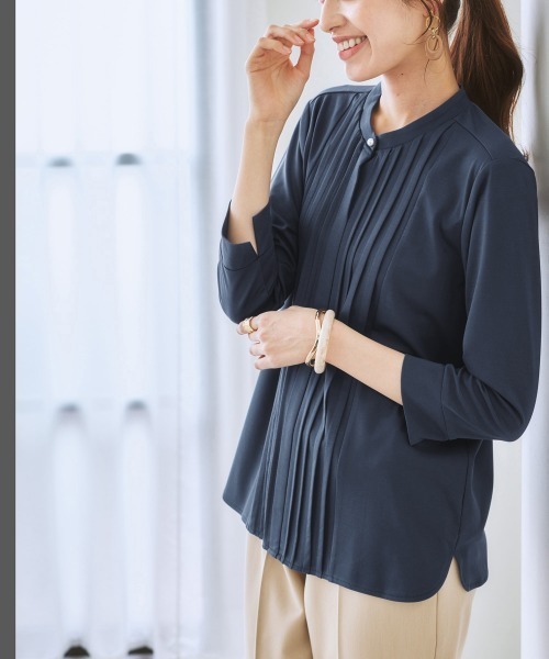 7days Life Styling(セブンデイズライフスタイリング)の「【ひんやり接触冷感】ブラウス見えシルケットポンチピンタックカットソートップス(Tシャツ/カットソー・レディース・グレイッシュベージュ/ブラック/オフホワイト/ブルーグレー/ミント・M/LL/S/L)」の4枚目の写真