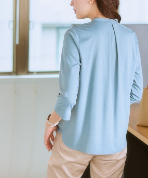 7days Life Styling(セブンデイズライフスタイリング)の「【ひんやり接触冷感】ブラウス見えシルケットポンチピンタックカットソートップス(Tシャツ/カットソー・レディース・グレイッシュベージュ/ブラック/オフホワイト/ブルーグレー/ミント・M/LL/S/L)」の21枚目の写真