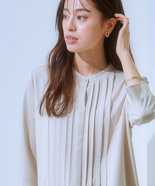 7days Life Styling(セブンデイズライフスタイリング)の「【ひんやり接触冷感】ブラウス見えシルケットポンチピンタックカットソートップス(Tシャツ/カットソー・レディース・グレイッシュベージュ/ブラック/オフホワイト/ブルーグレー/ミント・M/LL/S/L)」の12枚目の写真