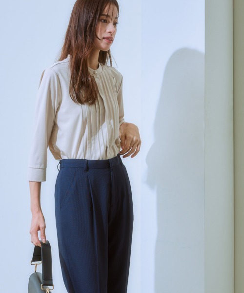 7days Life Styling(セブンデイズライフスタイリング)の「【ひんやり接触冷感】ブラウス見えシルケットポンチピンタックカットソートップス(Tシャツ/カットソー・レディース・グレイッシュベージュ/ブラック/オフホワイト/ブルーグレー/ミント・M/LL/S/L)」の13枚目の写真