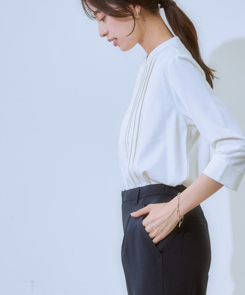 7days Life Styling(セブンデイズライフスタイリング)の「【ひんやり接触冷感】ブラウス見えシルケットポンチピンタックカットソートップス(Tシャツ/カットソー・レディース・グレイッシュベージュ/ブラック/オフホワイト/ブルーグレー/ミント・M/LL/S/L)」の7枚目の写真