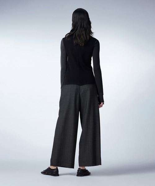 JNBY（ジェーエヌビーワイ）の「Spliced Ribbed High-neck Sweater（ニット/セーター・レディース・レッド/グレー/ブラック・38/36/40）」の6枚目の写真