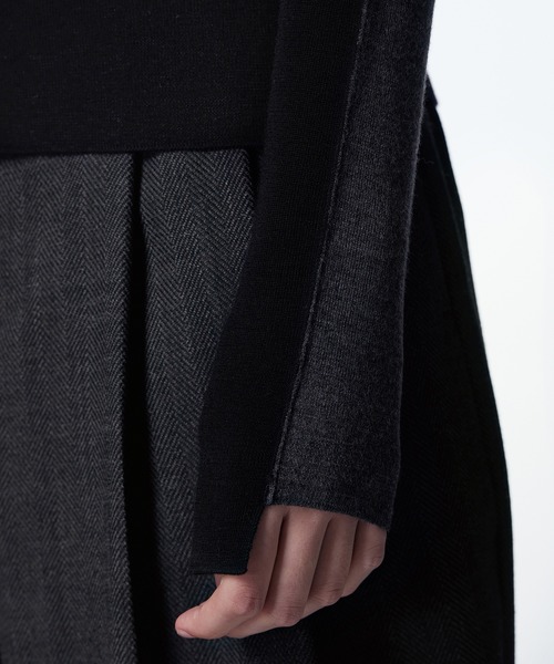 JNBY（ジェーエヌビーワイ）の「Spliced Ribbed High-neck Sweater（ニット/セーター・レディース・レッド/グレー/ブラック・38/36/40）」の9枚目の写真