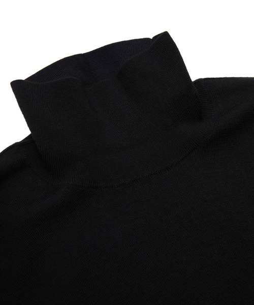 JNBY（ジェーエヌビーワイ）の「Spliced Ribbed High-neck Sweater（ニット/セーター・レディース・レッド/グレー/ブラック・38/36/40）」の8枚目の写真