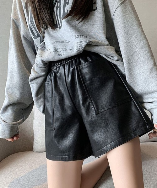 GLAMOROUS JANE（グラマラスジェーン）の「合成皮革ポケ付ショートパンツ（その他パンツ・レディース・ブラック・S/M/L）」の3枚目の写真