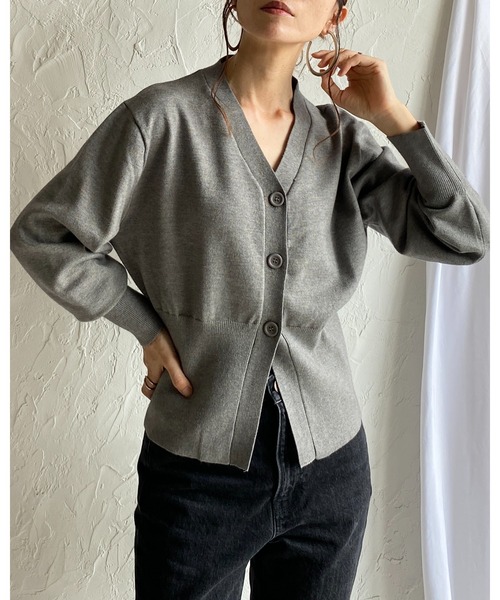 She's Closet（シーズクローゼット）の「ボリュームスリーブショート丈Vネックウエストシェイプペプラムニットカーディガン（カーディガン/ボレロ・レディース・アイボリー/グレイッシュベージュ/杢グレー/ブラック・FREE）」の5枚目の写真