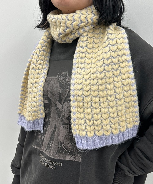 kutir(クティール)の「パターン編みバイカラーミニマフラー(マフラー・レディース・イエロー/オレンジ/ブラック/ベージュ・FREE)」の4枚目の写真