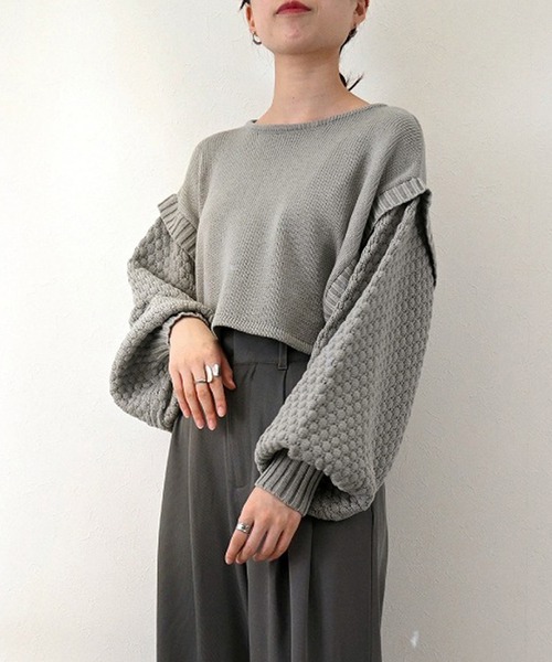 STYLEBLOCK(スタイルブロック)の「ポップコーン編みスリーブニットショートプルオーバー(ニット/セーター・レディース・ブラック/レッド/アイボリー/グレー・M)」の3枚目の写真