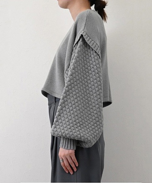 STYLEBLOCK(スタイルブロック)の「ポップコーン編みスリーブニットショートプルオーバー(ニット/セーター・レディース・ブラック/レッド/アイボリー/グレー・M)」の7枚目の写真