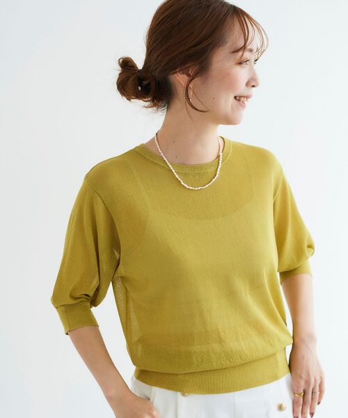 le.coeur blanc（ルクールブラン）の「ウォッシャブルクルーネックシアーニット（ニット/セーター・レディース・ブルー/イエロー/ブラック/オフホワイト・38）」の6枚目の写真