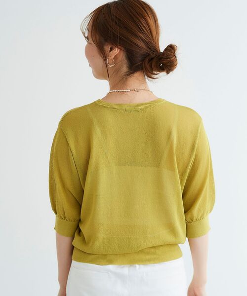 le.coeur blanc（ルクールブラン）の「ウォッシャブルクルーネックシアーニット（ニット/セーター・レディース・ブルー/イエロー/ブラック/オフホワイト・38）」の9枚目の写真