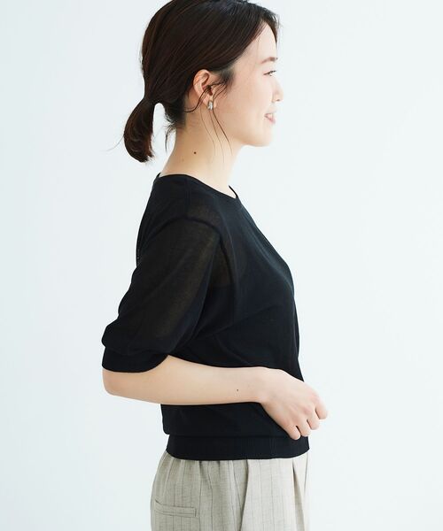 le.coeur blanc（ルクールブラン）の「ウォッシャブルクルーネックシアーニット（ニット/セーター・レディース・ブルー/イエロー/ブラック/オフホワイト・38）」の10枚目の写真