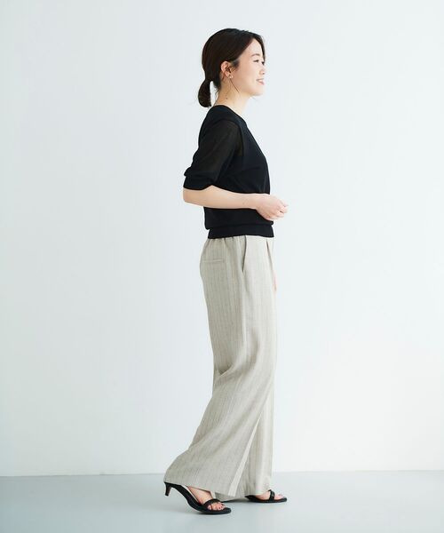 le.coeur blanc（ルクールブラン）の「ウォッシャブルクルーネックシアーニット（ニット/セーター・レディース・ブルー/イエロー/ブラック/オフホワイト・38）」の15枚目の写真