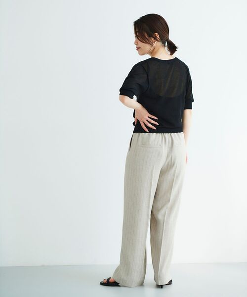 le.coeur blanc（ルクールブラン）の「ウォッシャブルクルーネックシアーニット（ニット/セーター・レディース・ブルー/イエロー/ブラック/オフホワイト・38）」の17枚目の写真