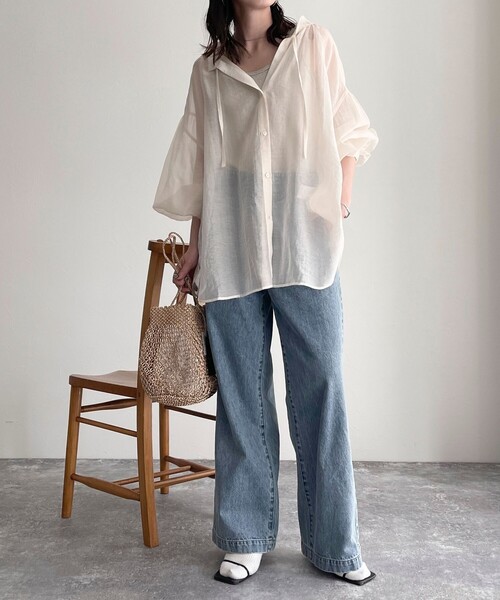 fredy emue（フレディエミュ）の「シアー衿ギャザー前開きブラウス（シャツ/ブラウス・レディース・アイボリー/サックスブルー/チャコールグレー・38）」の4枚目の写真