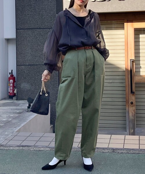 fredy emue（フレディエミュ）の「シアー衿ギャザー前開きブラウス（シャツ/ブラウス・レディース・アイボリー/サックスブルー/チャコールグレー・38）」の21枚目の写真