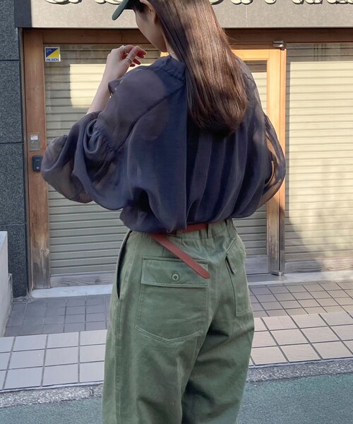 fredy emue（フレディエミュ）の「シアー衿ギャザー前開きブラウス（シャツ/ブラウス・レディース・アイボリー/サックスブルー/チャコールグレー・38）」の14枚目の写真