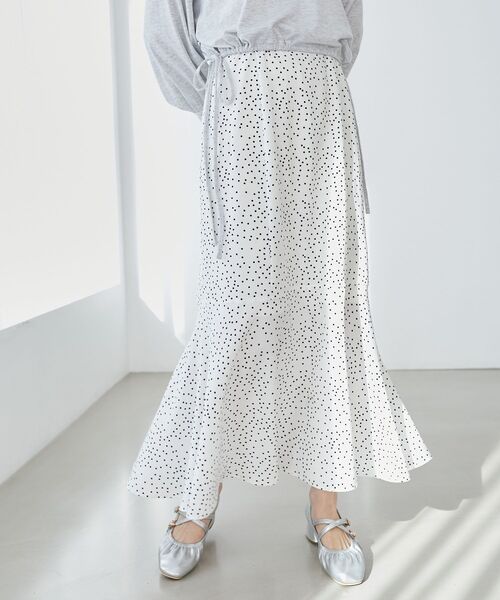 MAJESTIC LEGON（マジェスティックレゴン）の「サイドスリットキャミワンピ（ワンピース・レディース・ブラック/アイボリー/ホワイト系その他2・MEDIUM）」の22枚目の写真