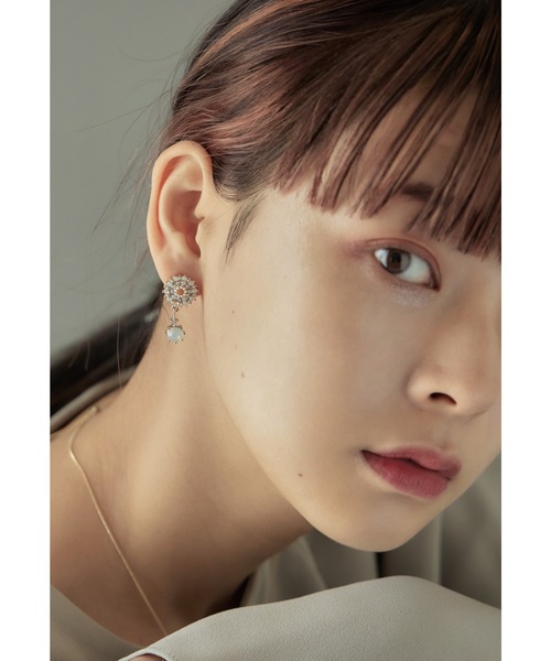 niana（ニアナ）の「ストーンビジューピアス 結婚式 お呼ばれ 成人式 アクセサリー（ピアス（両耳用）・レディース・ゴールド・FREE）」の2枚目の写真