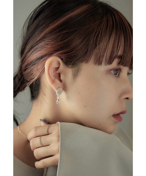 niana（ニアナ）の「ストーンビジューピアス 結婚式 お呼ばれ 成人式 アクセサリー（ピアス（両耳用）・レディース・ゴールド・FREE）」の5枚目の写真