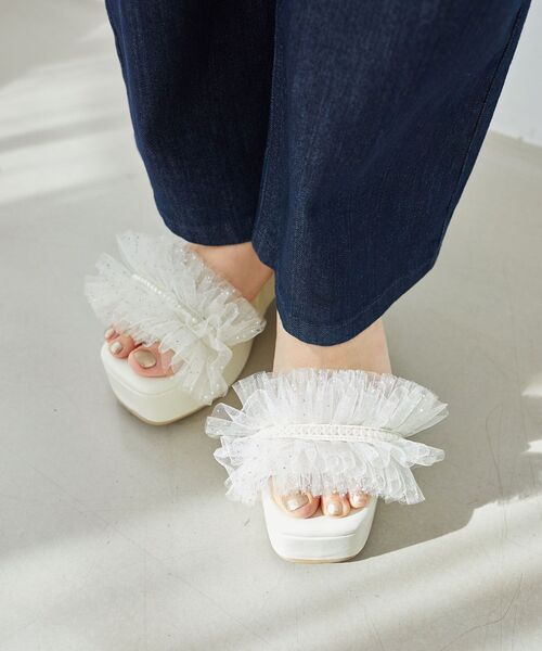 MAJESTIC LEGON（マジェスティックレゴン）の「【WEB限定S/XLサイズあり】チュール×パール厚底サンダル（サンダル・レディース・ブラック/オフホワイト・SMALL/MEDIUM/LARGE/X-LARGE）」の18枚目の写真