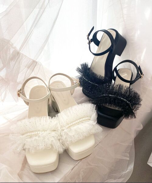 MAJESTIC LEGON（マジェスティックレゴン）の「【WEB限定S/XLサイズあり】チュール×パール厚底サンダル（サンダル・レディース・ブラック/オフホワイト・SMALL/MEDIUM/LARGE/X-LARGE）」の3枚目の写真