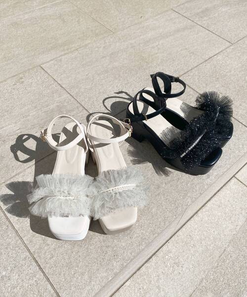 MAJESTIC LEGON（マジェスティックレゴン）の「【WEB限定S/XLサイズあり】チュール×パール厚底サンダル（サンダル・レディース・ブラック/オフホワイト・SMALL/MEDIUM/LARGE/X-LARGE）」の5枚目の写真