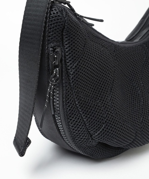 niko and（ニコアンド）の「オリジナル月型メッシュショルダー