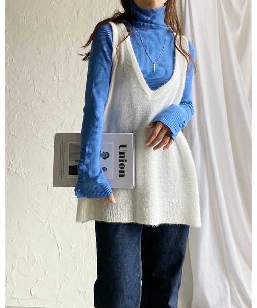 She's Closet（シーズクローゼット）の「オーバーサイズ深Vネックロング丈グリッターラメシャギーニットベスト（ベスト・レディース・シルバー/ブラック/ゴールド/アイボリー・FREE）」の14枚目の写真