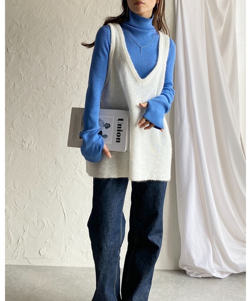 She's Closet（シーズクローゼット）の「オーバーサイズ深Vネックロング丈グリッターラメシャギーニットベスト（ベスト・レディース・シルバー/ブラック/ゴールド/アイボリー・FREE）」の8枚目の写真