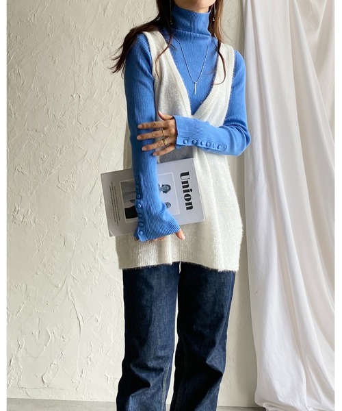 She's Closet（シーズクローゼット）の「オーバーサイズ深Vネックロング丈グリッターラメシャギーニットベスト（ベスト・レディース・シルバー/ブラック/ゴールド/アイボリー・FREE）」の12枚目の写真