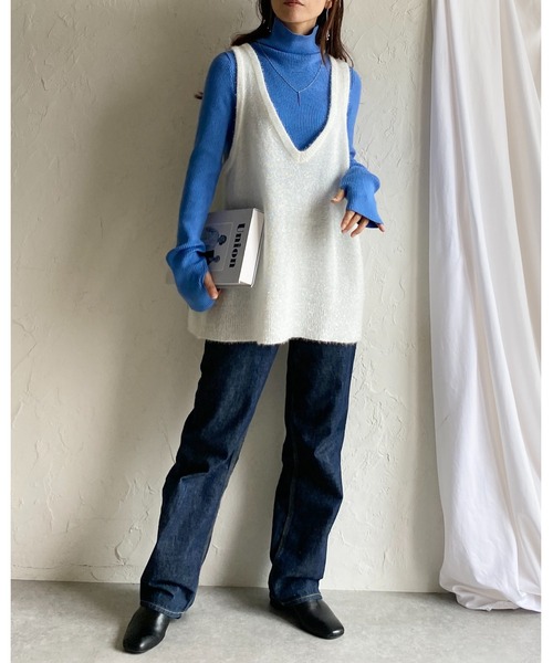 She's Closet（シーズクローゼット）の「オーバーサイズ深Vネックロング丈グリッターラメシャギーニットベスト（ベスト・レディース・シルバー/ブラック/ゴールド/アイボリー・FREE）」の9枚目の写真