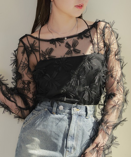 Chico（チコ）の「フラワーシアートップス（Tシャツ/カットソー・レディース・ホワイト/ライム/ブルー/ブラック・FREE）」の3枚目の写真