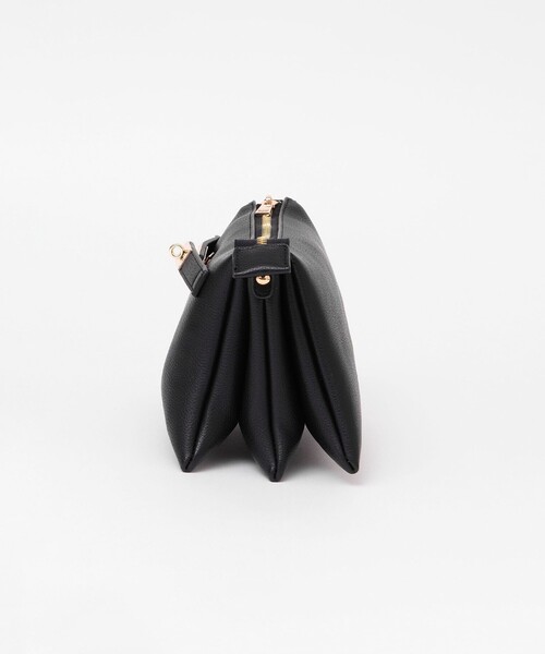 quaranciel(カランシエル)の「quaranciel: フロントベルト ワイドショルダー ポシェット(ショルダーバッグ・レディース・ブラック/グリーン/キャメル・ONE SIZE)」の8枚目の写真