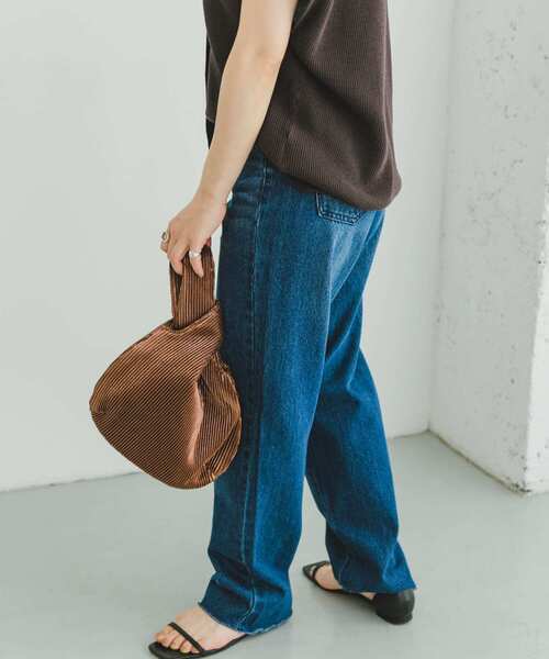 ITEMS URBANRESEARCH（アイテムズ アーバンリサーチ）の「ストレートデニム（デニムパンツ・レディース・ライトブルー/インディゴブルー・SMALL/MEDIUM）」の4枚目の写真