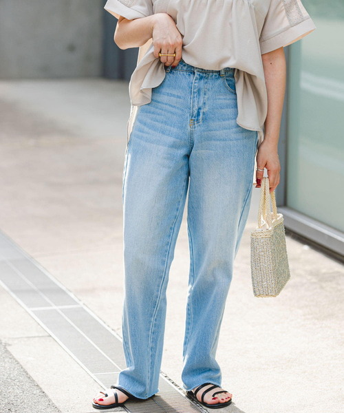 ITEMS URBANRESEARCH（アイテムズ アーバンリサーチ）の「ストレートデニム（デニムパンツ・レディース・ライトブルー/インディゴブルー・SMALL/MEDIUM）」の15枚目の写真