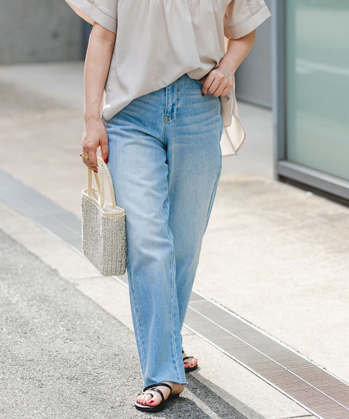 ITEMS URBANRESEARCH（アイテムズ アーバンリサーチ）の「ストレートデニム（デニムパンツ・レディース・ライトブルー/インディゴブルー・SMALL/MEDIUM）」の16枚目の写真