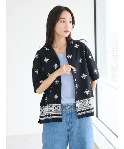 CRAFT STANDARD BOUTIQUE(クラフトスタンダードブティック)の「パネル刺繍開襟シャツ(シャツ/ブラウス・レディース・ブラック/オフホワイト・FREE)」の4枚目の写真