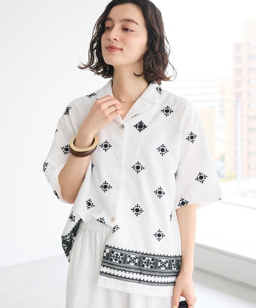 CRAFT STANDARD BOUTIQUE(クラフトスタンダードブティック)の「パネル刺繍開襟シャツ(シャツ/ブラウス・レディース・ブラック/オフホワイト・FREE)」の1枚目の写真
