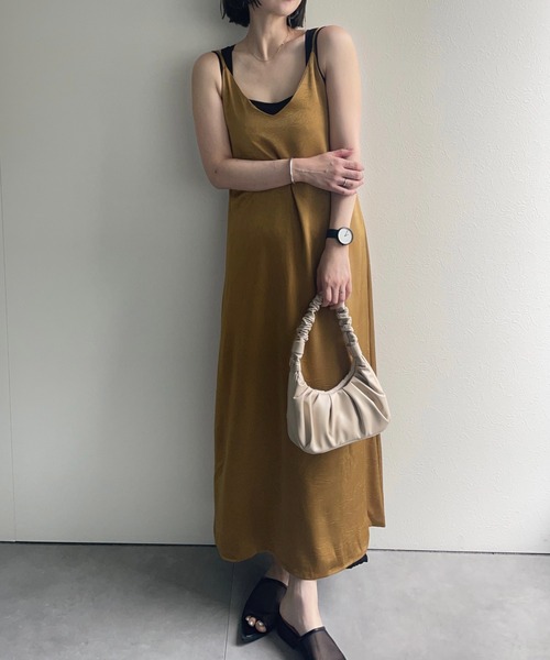 タイムセール美品Sサイズregleam リグリーム人気ベージュワンピース セール】サテンキャミワンピース（ワンピース）｜ap retro