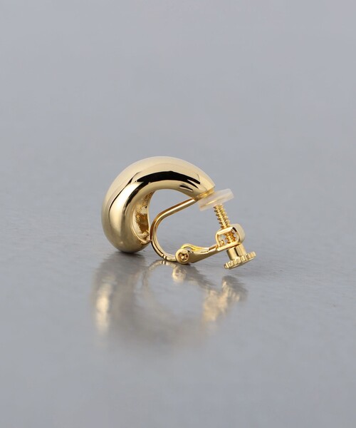 UNITED ARROWS（ユナイテッドアローズ）の「ドロップシェイプ イヤリング（イヤリング・レディース・ゴールド/シルバー・FREE）」の6枚目の写真