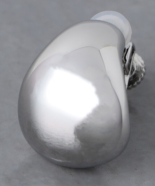 UNITED ARROWS（ユナイテッドアローズ）の「ドロップシェイプ イヤリング（イヤリング・レディース・ゴールド/シルバー・FREE）」の3枚目の写真