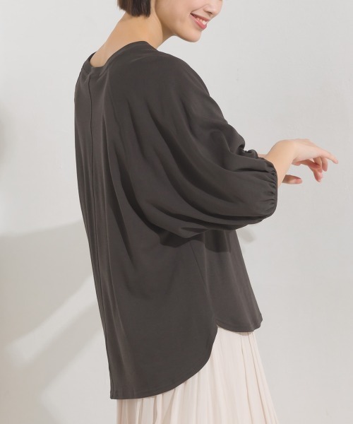 OMNES(オムネス)の「汗じみ防止UV 袖ボリューム半袖プルオーバーTシャツ(Tシャツ/カットソー・レディース・ホワイト/ベージュ/ブラック/サックスブルー・FREE)」の21枚目の写真