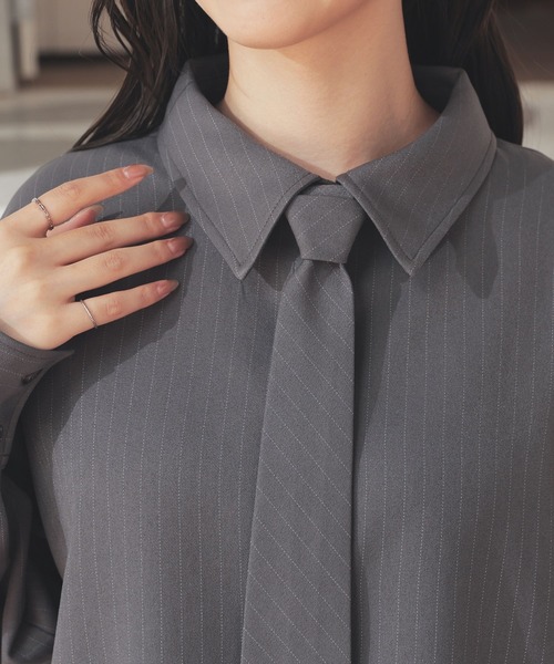 Honeys（ハニーズ）の「ネクタイ付きシャツ（シャツ/ブラウス・レディース・ブラック/ブルー/チャコールグレー/ホワイト・S/M/L）」の8枚目の写真