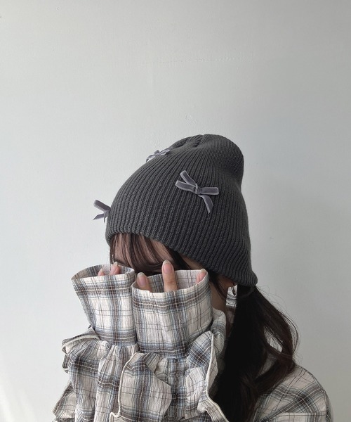 AS KNOW AS plus（アズノゥアズプラス）の「☆リボンモチーフニット帽（ニットキャップ/ビーニー・レディース・ブラック系/アイボリー/ホワイト系/ブラック/グレー/グレー系・FREE）」の6枚目の写真